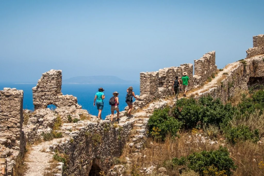 hiking paleokastro messinia 1201x800